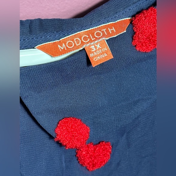 💙ModCloth Blue Peter Pan Collar with Embroidered Red Hearts - Picture 4 of 7